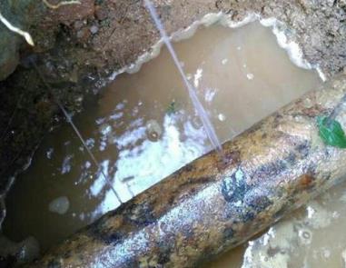 赤水楼顶渗水维修公司分享下地暖漏水的原因及检测方法。